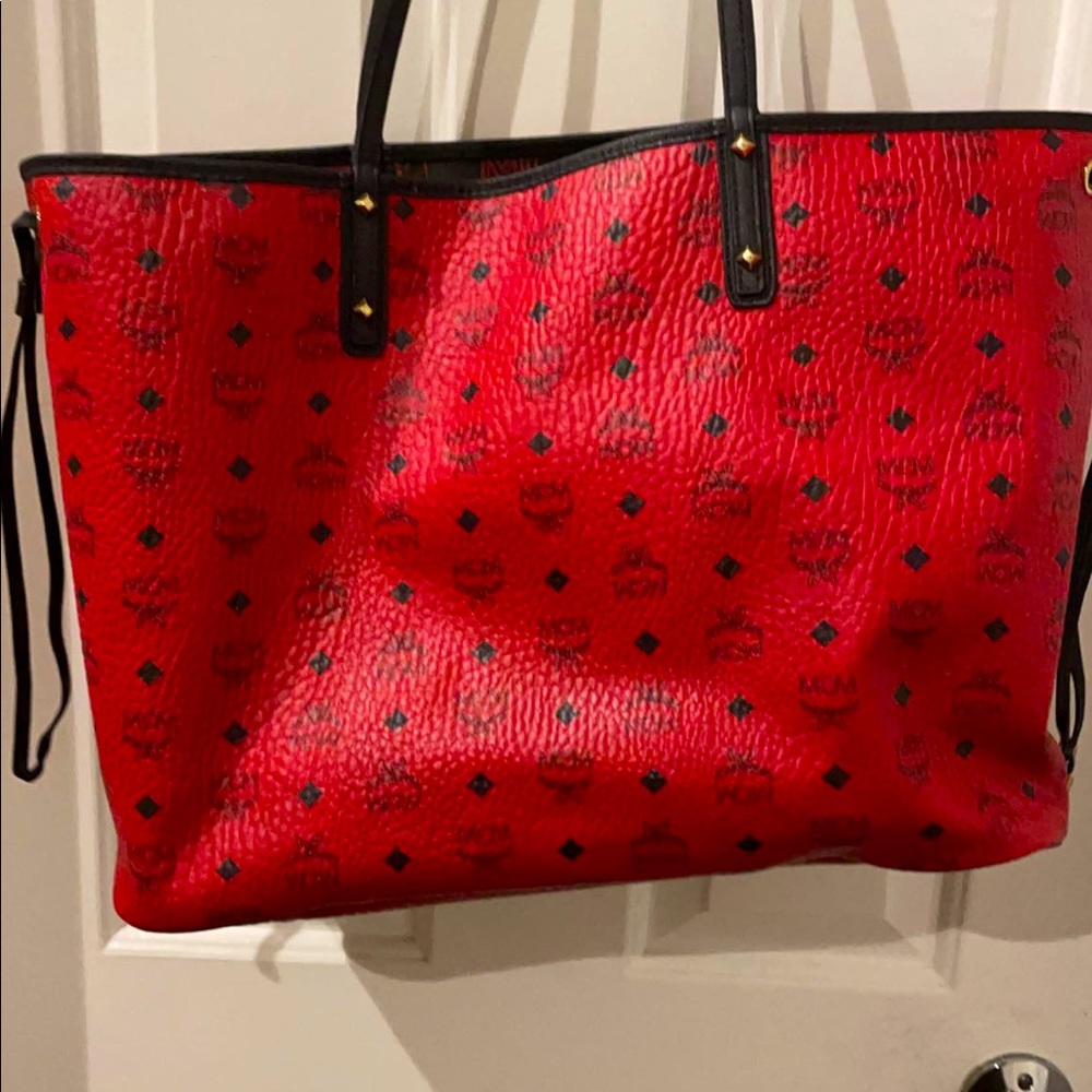 LARGE RED REVERSIBLE MCM TOTE
